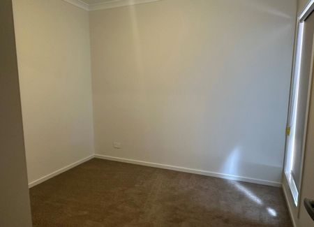 LOVELY 3 BEDROOM HOME - Photo 2