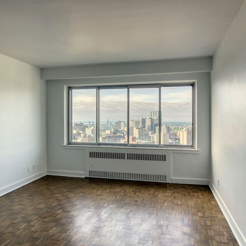 3555 Cote-des-Neiges Road - Photo 1