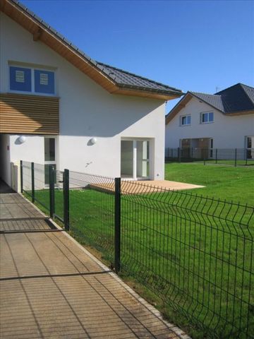 Location Appartement 4 pièces 77m² POUILLEY LES VIGNES 25115 - Photo 4
