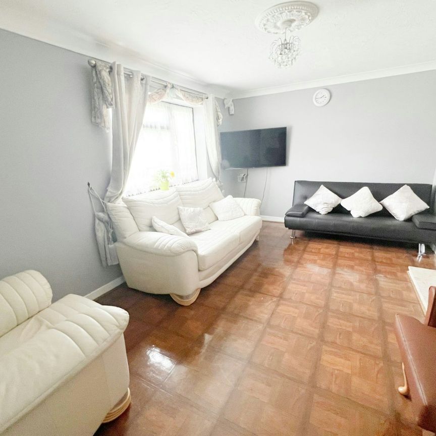 Terraced House to rent on - Photo 1