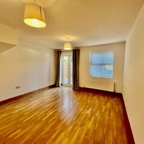 Hammonds Lane, Billericay, CM11 - Photo 1