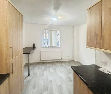 3 bedroom unspecified - Photo 4