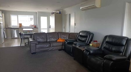 SINGLE ROOM WITH ENSUITE IN A SHARED HOUSE - Photo 4