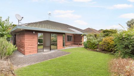 Modern Family Home - Photo 4