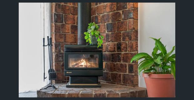 Family Home on 4,202m² with Room to Move - Photo 1