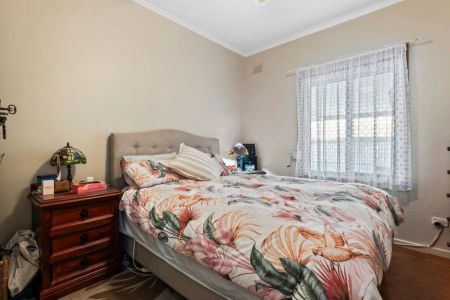 Neat & Comfortable 2-Bedroom Home in a Convenient Location - Photo 4