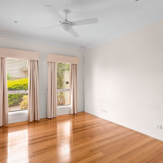 Charming 3 Bedroom Villa Unit - Photo 1
