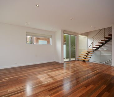 EXTRAORDINARY TOWNHOUSE LIVING NEARBY THE BEACH - Photo 5