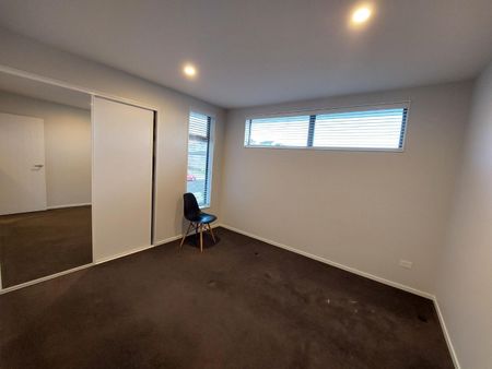 Spacious family Home in Millwater - Photo 5