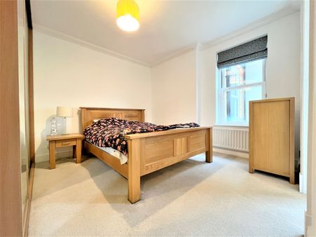 2 double bed, 2 bath, with PARKING, Somerset Road, West Ealing, W13 9PJ - Photo 5