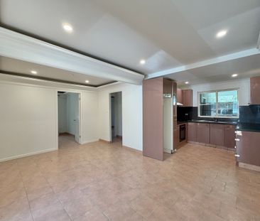 Downstairs Unit in the Heart of Nords Wharf - Photo 3