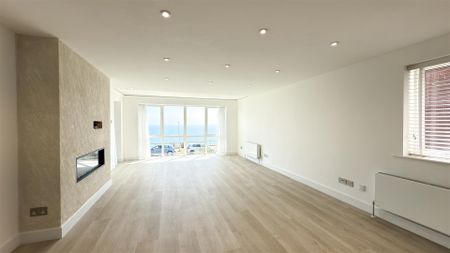 3 Bedroom Apartment - Photo 2