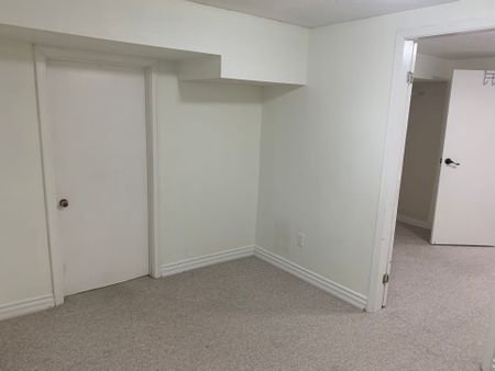 For Lease - 964 Ferndale Crescent Unit# Basement, Newmarket, Ontario - Photo 3