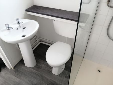 2 bedroom terraced house to rent - Photo 3
