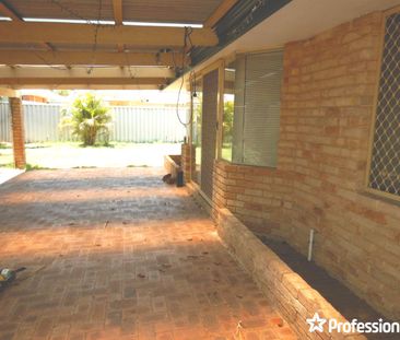 65 Forest Lakes Drive, Thornlie WA 6108 - Photo 3