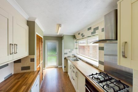 2 bedroom semi-detached house to rent - Photo 5