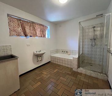 IN GREAT LOCATION - Photo 3