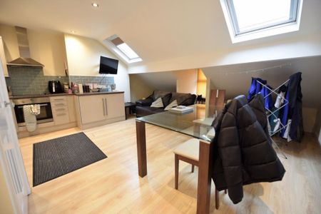 1 bedroom Flat in Otley Road, Leeds - Photo 5