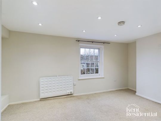 1 bed flat to rent in Burwood House, Maidstone, ME14 - Photo 1