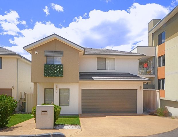 Bright & Convenient Family Home - Photo 1