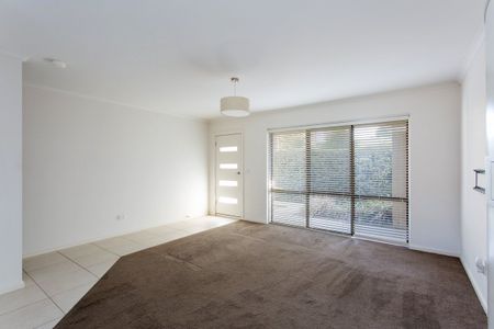 LOW MAINTENANCE TOWNHOUSE IN POPULAR ALFREDTON - Photo 5