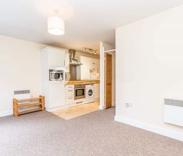 High Street - Photo 3