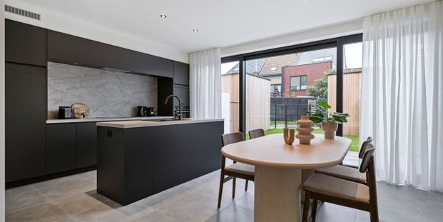 Eengezinswoning te huur in Zwijndrecht voor € 1.595 met 4 slaapkamers - Photo 1