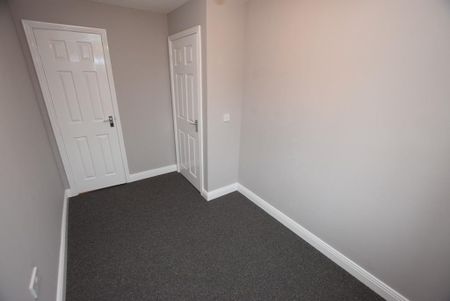 2 bedroom end of terrace house to rent - Photo 4