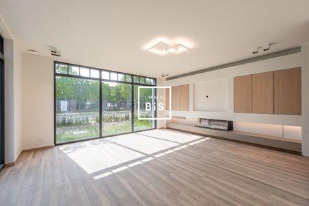 Prachtig afgewerkte hoekwoning, zeer rustig gelegen nabij het centrum - Photo 3