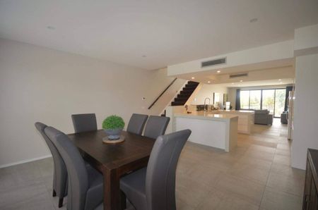 FULLY FURNISHED - UNAVAILABLE UNTIL FEBRUARY 2019 - Photo 2