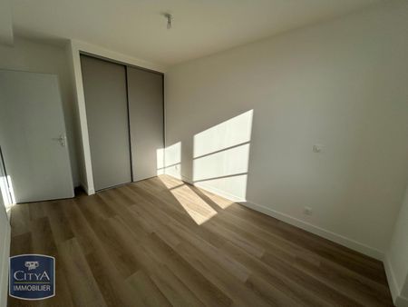Location Appartement 4 pièces 87m² VILLEFRANCHE SUR SAONE 69400 - Photo 2