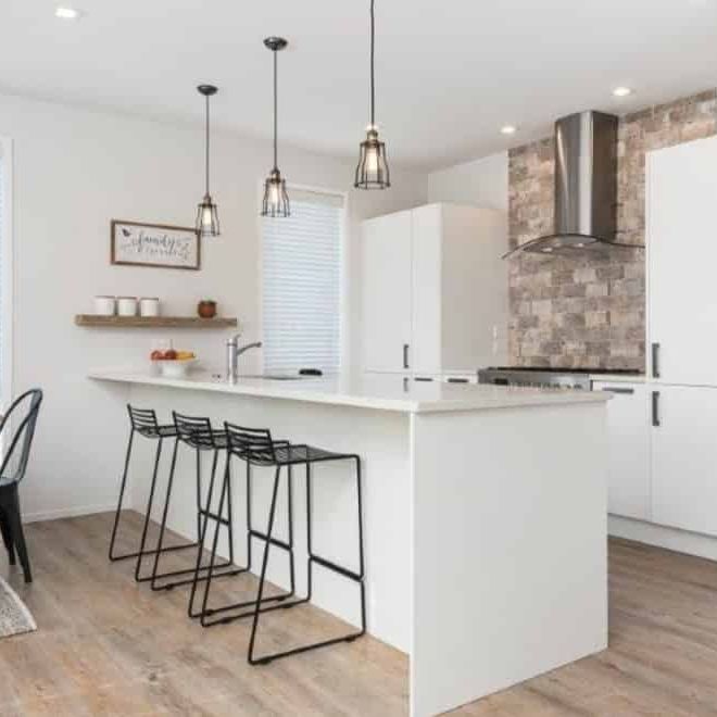 This stunning 4 bedroom, 2 bathroom house is now available for lease. - Photo 1