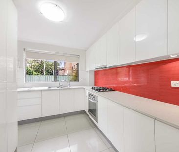 Beautiful Modern 2 Bedroom Unit, Split System Air, Close to Local S... - Photo 2