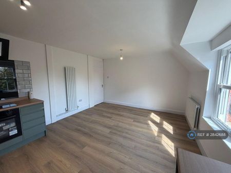 2 bedroom flat to rent - Photo 3