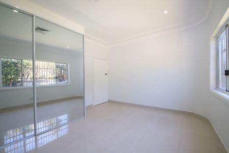 Spacious Four Bedroom Family Home - Photo 4