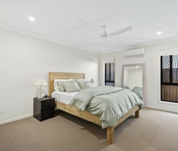 IMMACULATE FAMILY HOME - Photo 2