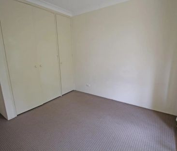 SPACIOUS 3 BEDROOM SPLIT LEVEL VILLA WITH LOCK UP GARAGE - Photo 3