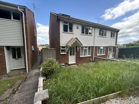 3 bedroom semi-detached house to rent - Photo 2