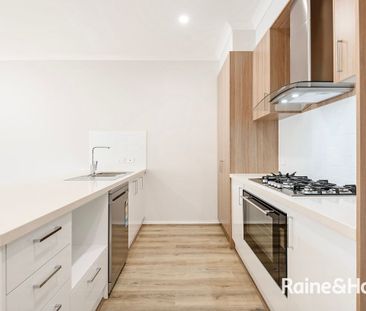 Four-bedroom house in Cranbourne South! - Photo 2