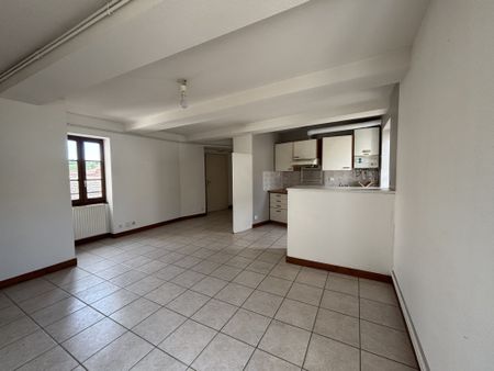 Location Appartement 2 pièces 43m² CHARLIEU 42190 - Photo 2