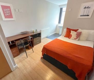 3 bedroom flat to rent - Photo 4