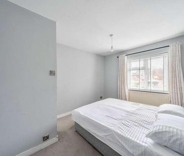 Snowdrop Way, West End, Woking, Surrey, GU24 - Photo 4