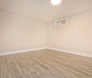 57 Belvedere Cres Crescent #Lower - Photo 1