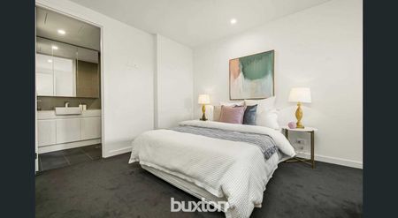 Classy Contemporary Living, Convenient Location - Photo 4