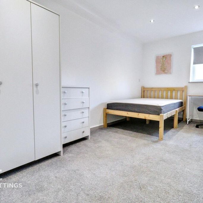 1 bedroom in a house share to rent - Photo 1