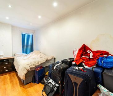 4 bedroom end of terrace house to rent - Photo 1