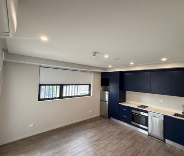 LUXURIOUS STUDIO - UTILITIES INCLUDED - Photo 2