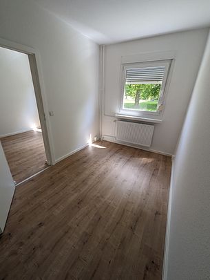 Erstbezug nach Sanierung 4-Zimmer-Wohnung mit Balkon und Lift - Photo 1