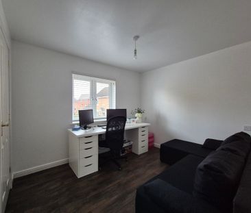 3 bed terraced house to rent in Waggoners Way, Hereford, Herefordshire - Photo 4