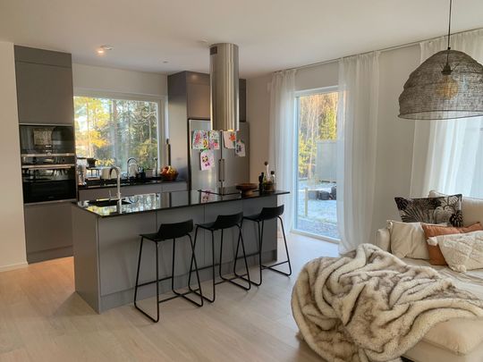 Högmora ringväg, Huddinge - Photo 1